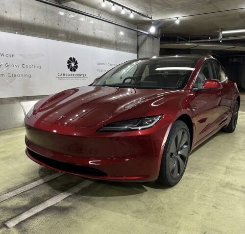 テスラ 赤